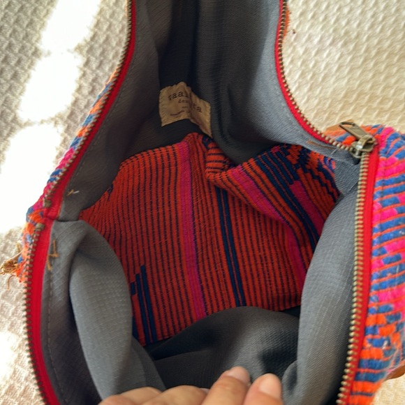 Vaalbara Large crossbody with adjustable strap - Picture 3 of 4